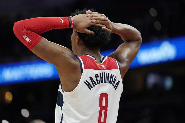 宁波男篮队史首次挺进CBA季后赛 续写篮球热土故事宁波男篮队史首次挺进CBA季后赛 续写篮球热土故事